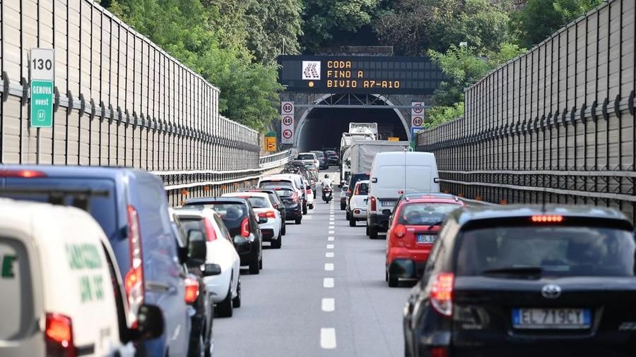 Caos autostrade, code dall'alba per cantieri in Liguria